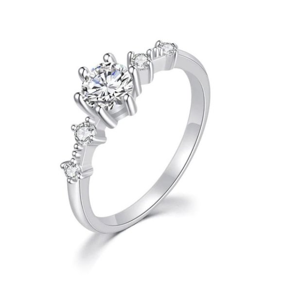 ✨ NEW 18k Gold Moon Goddess Diamond Ring - Picture 7 of 13